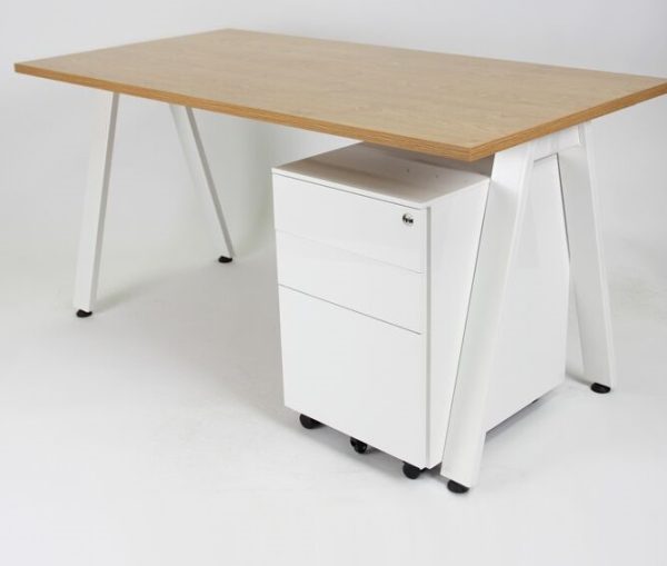 Vee Contract Single Desk 1500 - Many Sizes